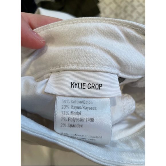 Paige Designer Kylie Crop White Jeans Size 25 $170 GREAT condition - Picture 8 of 9